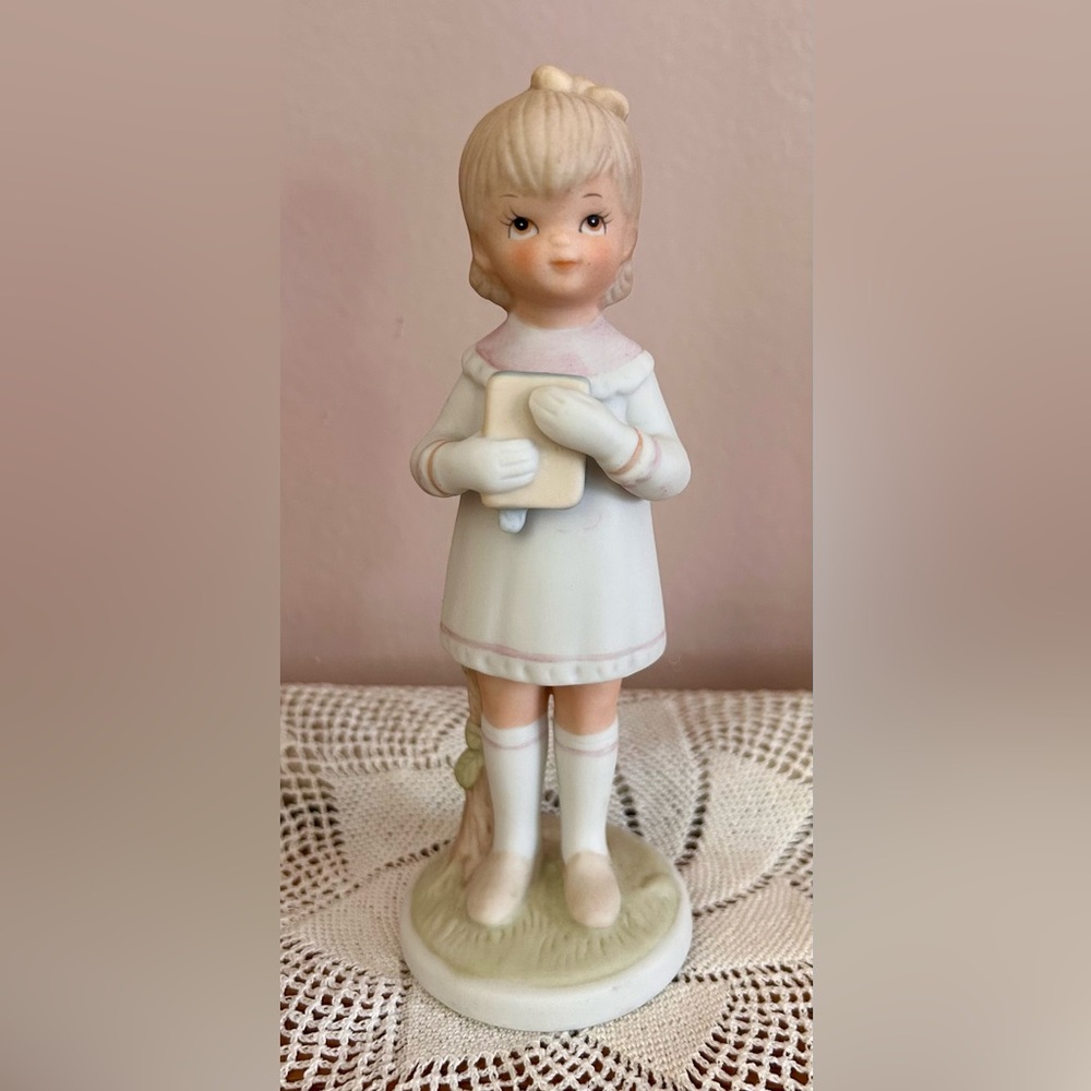 Vintage Lefton China figurine, girl holding book,  “Thanks Unto the Lord” series